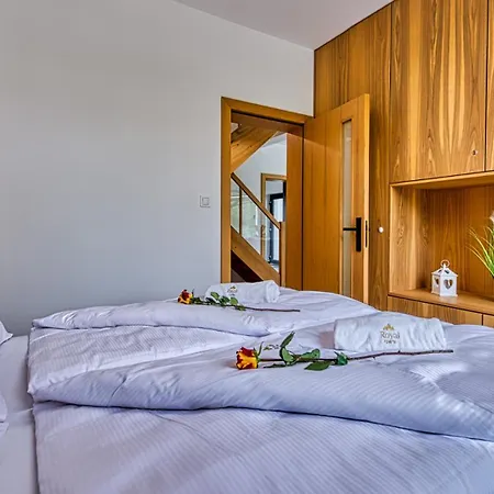 Daire Izerska Z Ogrodem By Royal Aparts Pobiedna