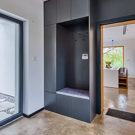 Daire Izerska Z Ogrodem By Royal Aparts Pobiedna