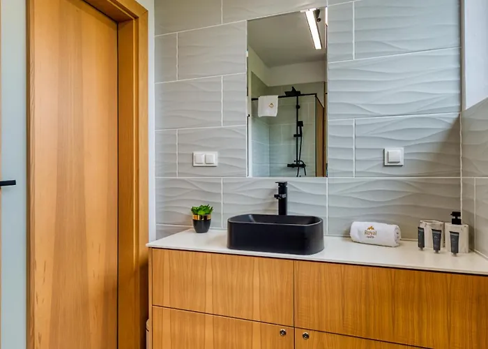 Apartamento Izerska Z Ogrodem By Royal Aparts Pobiedna